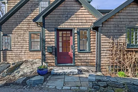 14 Dunns Ln, Marblehead, MA 01945