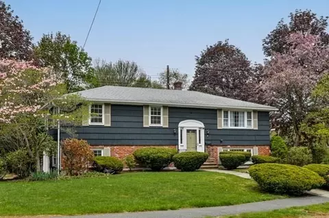 11 Clark Rd, Peabody, MA 01960