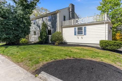 1720 Robeson St, Fall River, MA 02720