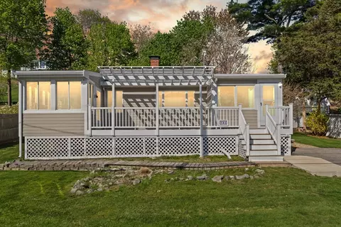 84-85 Little Neck Rd, Ipswich, MA 01938
