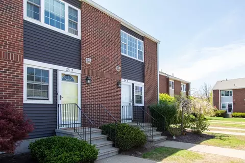 41 Foundry St #24-4, Easton, MA 02375