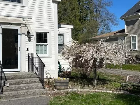 25 Ash St, Danvers, MA 01923 photo 2