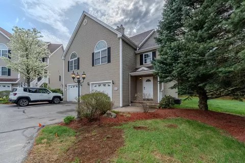 144 Pinewood Dr #8B, Gardner, MA 01440
