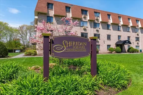 135 Grove St #120, Rockland, MA 02370