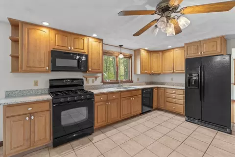 30 Searle St, Georgetown, MA 01833 photo 6