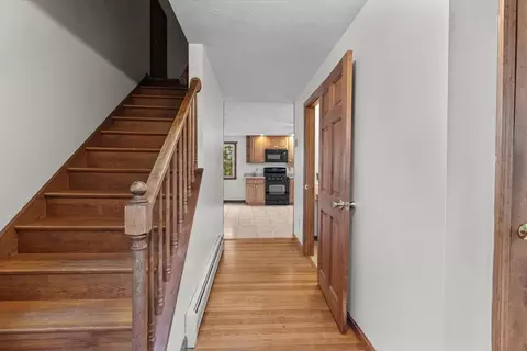 30 Searle St, Georgetown, MA 01833 photo 4