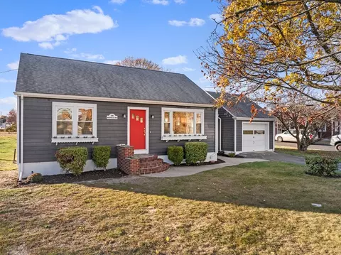 79 Middle Rd, Acushnet, MA 02743