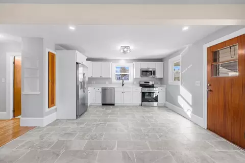Entry Way - 79 Middle Rd, Acushnet, MA 02743 photo 1 of 4