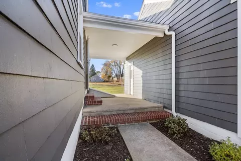 Exterior - 79 Middle Rd, Acushnet, MA 02743 photo 6 of 7