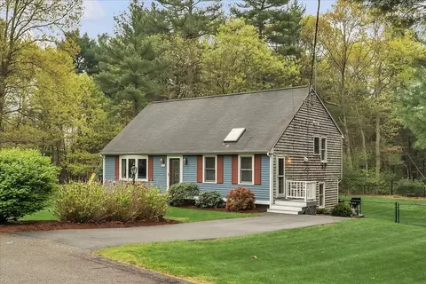 130 Wintergreen Ln, Taunton, MA 02780