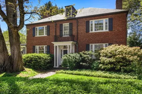 35 Jefferson Rd, Chestnut Hill, MA 02467