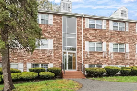68 Edgelawn Ave #12, North Andover, MA 01845