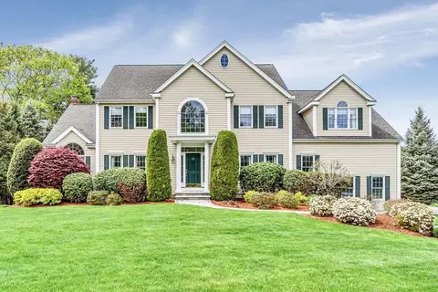 17 Appaloosa Cir, Hopkinton, MA 01748