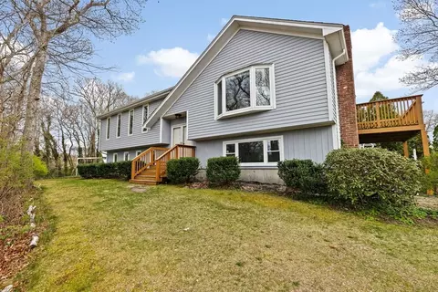 39 Sanderson Dr, Plymouth, MA 02360