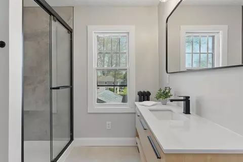 33 Derryfield Ave, Springfield, MA 01118 photo 5