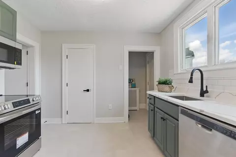 33 Derryfield Ave, Springfield, MA 01118 photo 17