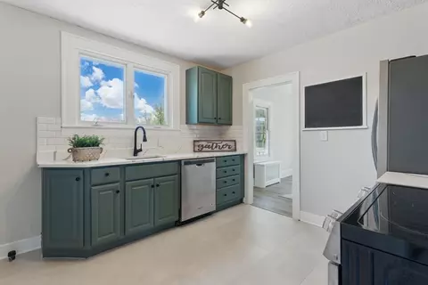 33 Derryfield Ave, Springfield, MA 01118 photo 4
