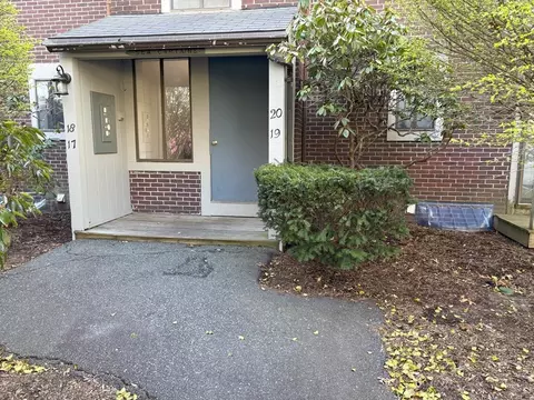 825 W Main St #17, Hyannis, MA 02601