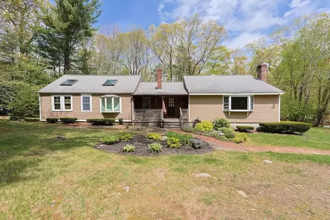 46 Neck Hill Rd, Hopedale, MA 01747