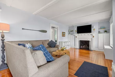 Living - 41 West St, Marblehead, MA 01945 photo 1 of 1