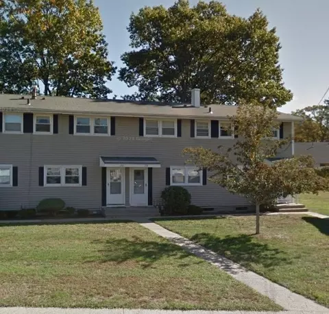 136 Woodbridge Rd #136, Chicopee, MA 01022