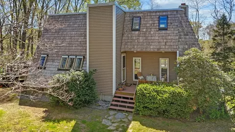121 Brook St, Rehoboth, MA 02769