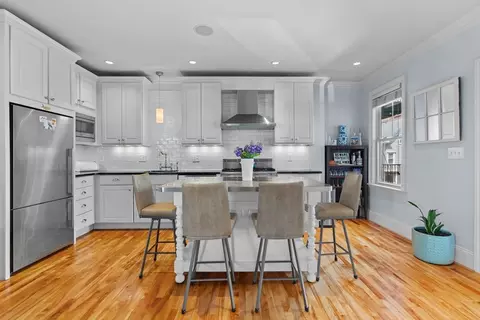 204 N St #2, Boston, MA 02127