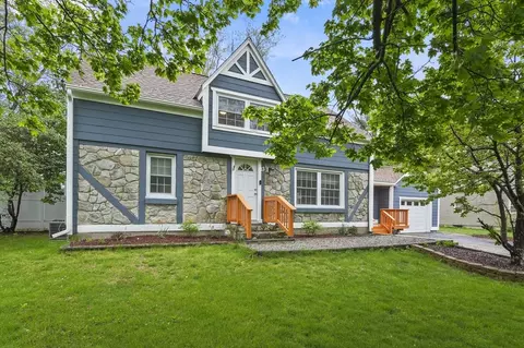 13 Carey Ln, Oxford, MA 01540