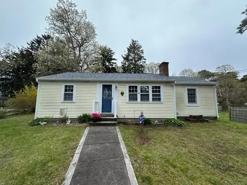 39 Naushon Rd, Dennis, MA 02639
