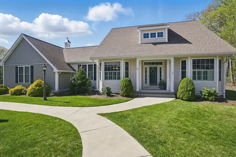 64 Braeburn Ln #64, Ashland, MA 01721