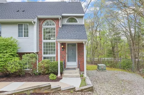 206 Tall Oaks Dr #P, Weymouth, MA 02190