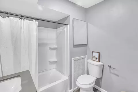 Bath - 24 Lorimer St, Springfield, MA 01151 photo 3 of 5