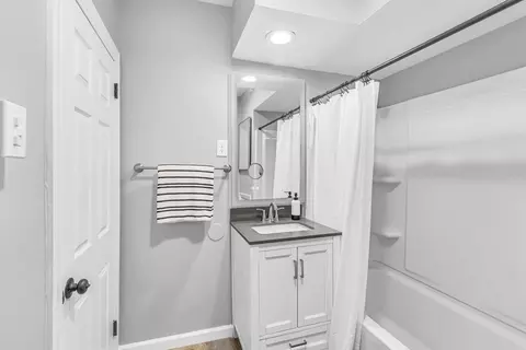 Bath - 24 Lorimer St, Springfield, MA 01151 photo 5 of 5