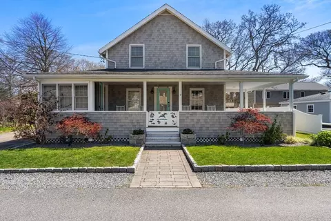 7 Hawthorne Ct, Falmouth, MA 02540