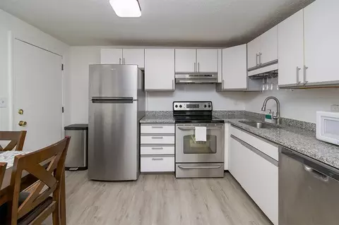 700 Robbins Ave #18, Dracut, MA 01826