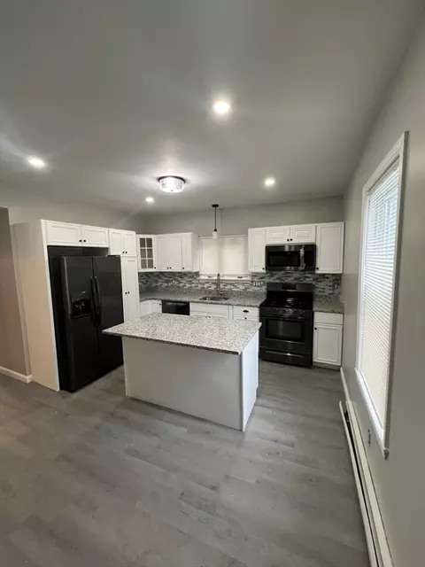 24 Montaup St, Fall River, MA 02724 photo 4