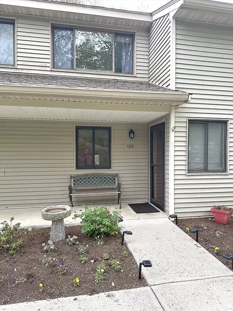 122 Highwood Dr #122, Franklin, MA 02038