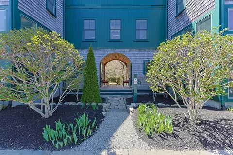 8 Meadow Rd #4, Provincetown, MA 02657