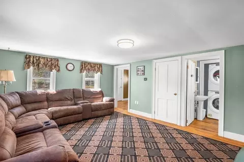 231 W Main St, Georgetown, MA 01833 photo 9