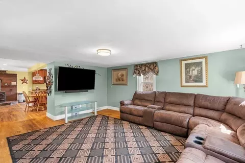 231 W Main St, Georgetown, MA 01833 photo 10