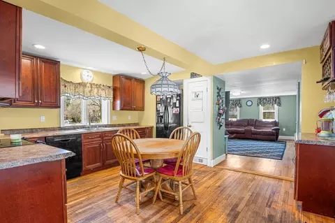 231 W Main St, Georgetown, MA 01833 photo 4