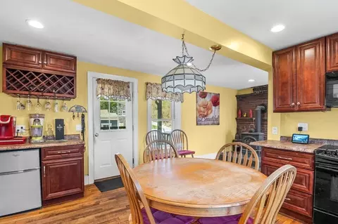 231 W Main St, Georgetown, MA 01833 photo 5