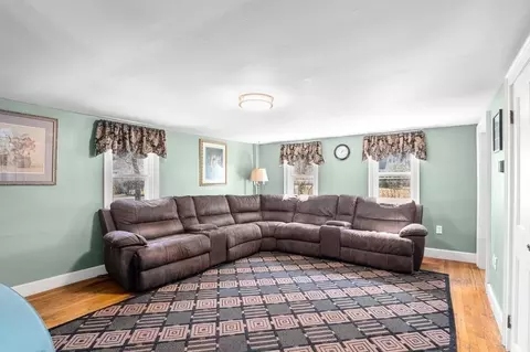 231 W Main St, Georgetown, MA 01833 photo 8