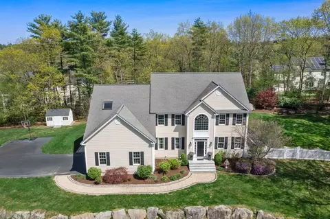 19 Falcon Ridge Dr, Hopkinton, MA 01748