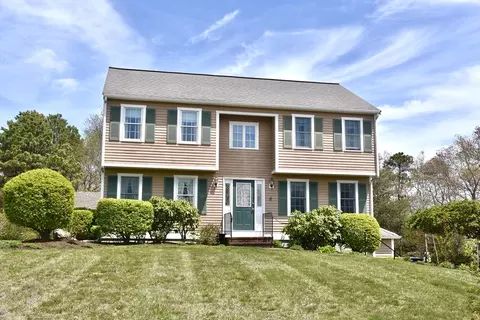 6 Oak Bluff Rd, Buzzards Bay, MA 02532