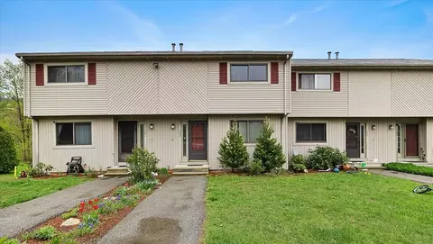 28 Southbridge Rd #302, Charlton, MA 01507