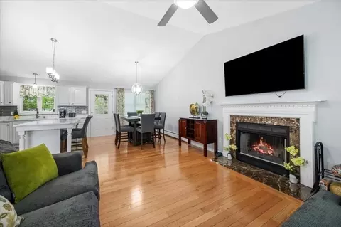 13 Oak Leaf Cir, Worcester, MA 01603 photo 11