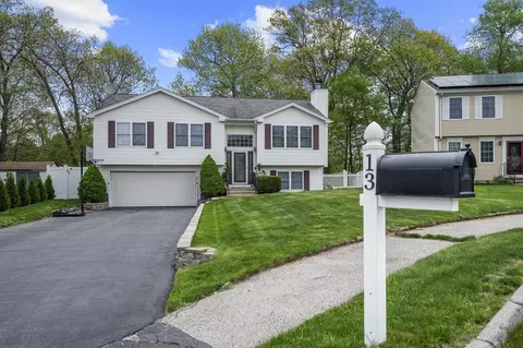 13 Oak Leaf Cir, Worcester, MA 01603 photo 4