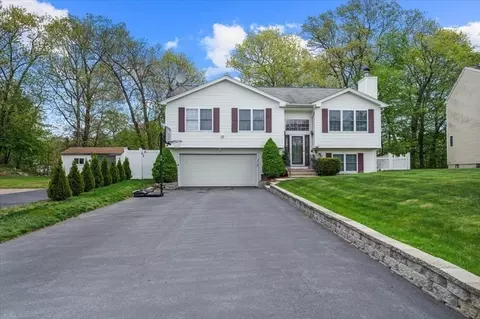 13 Oak Leaf Cir, Worcester, MA 01603 photo 5