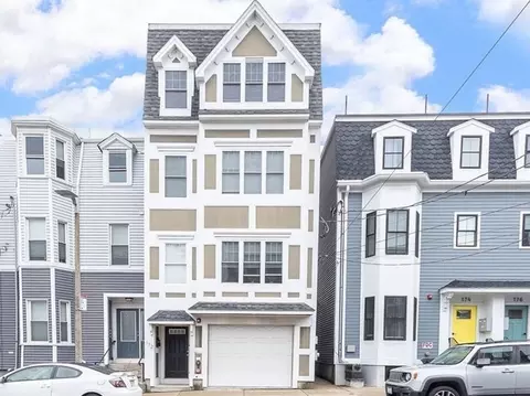 172 W 7th St #3, Boston, MA 02127